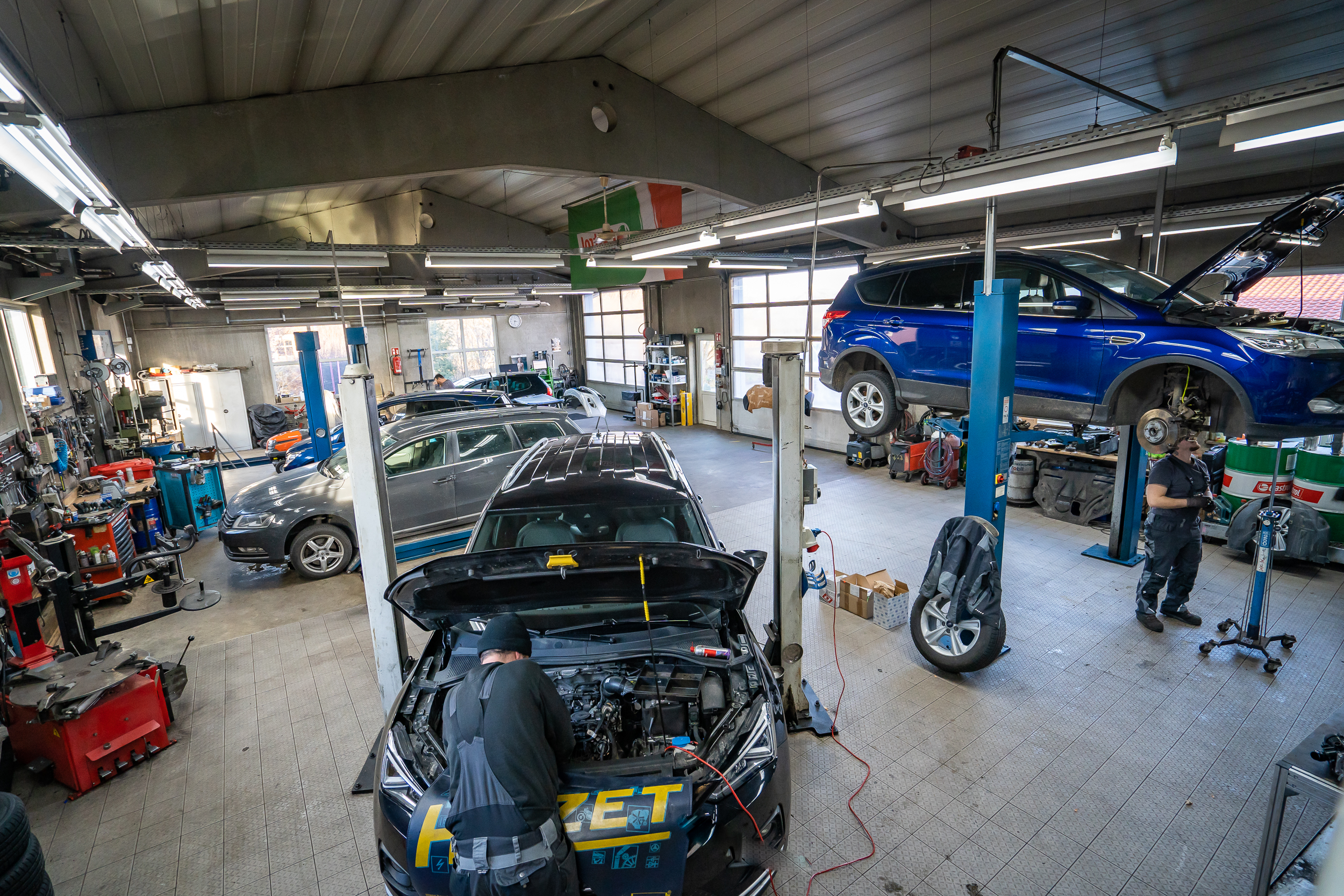 Werkstatt_KFZ-Huber_Jan2022_web2500px©MKF_MaxKalup-82